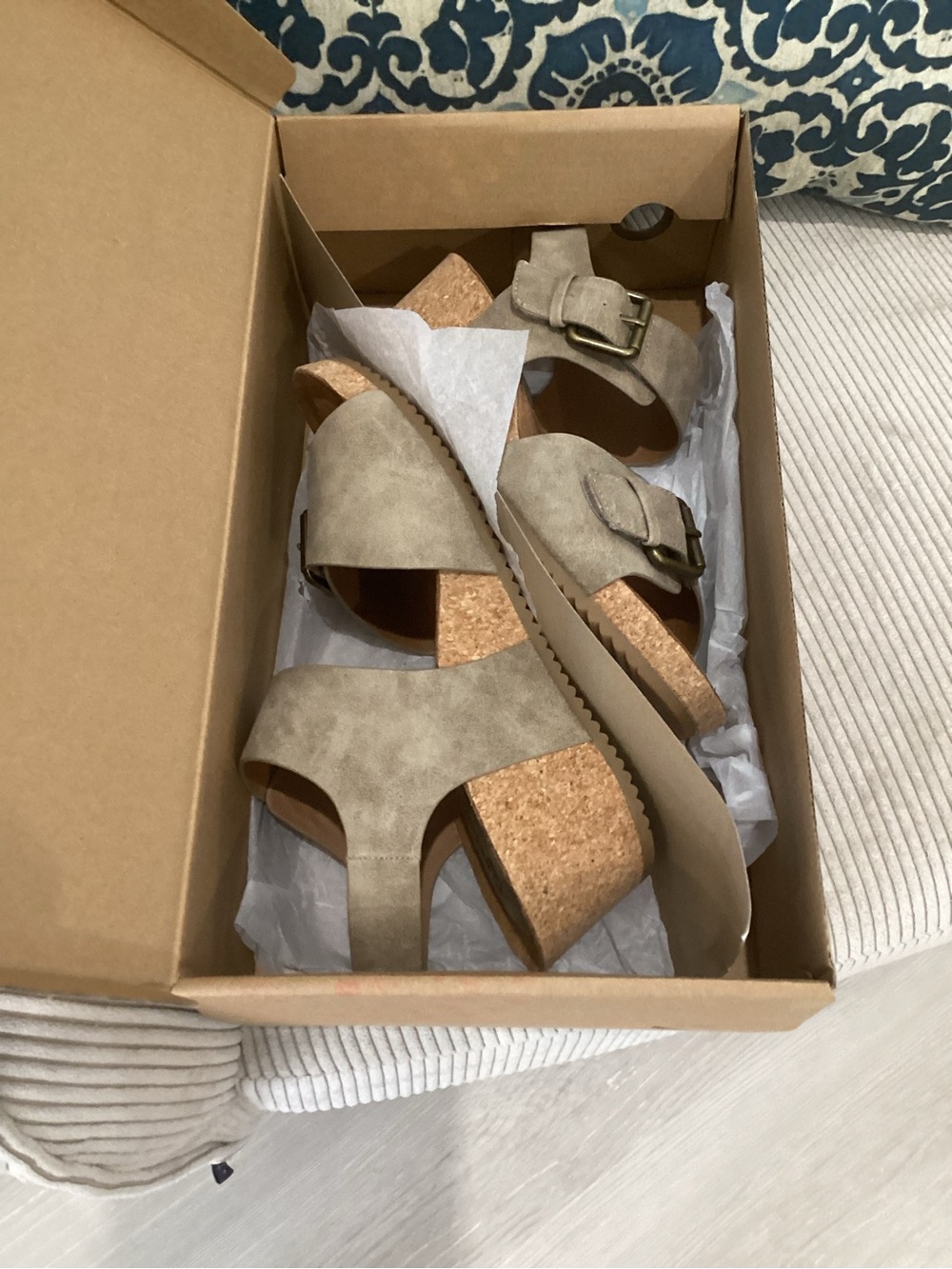 EuroSoft Stone Taupe Sandals Size 9 - Picture 6 of 8